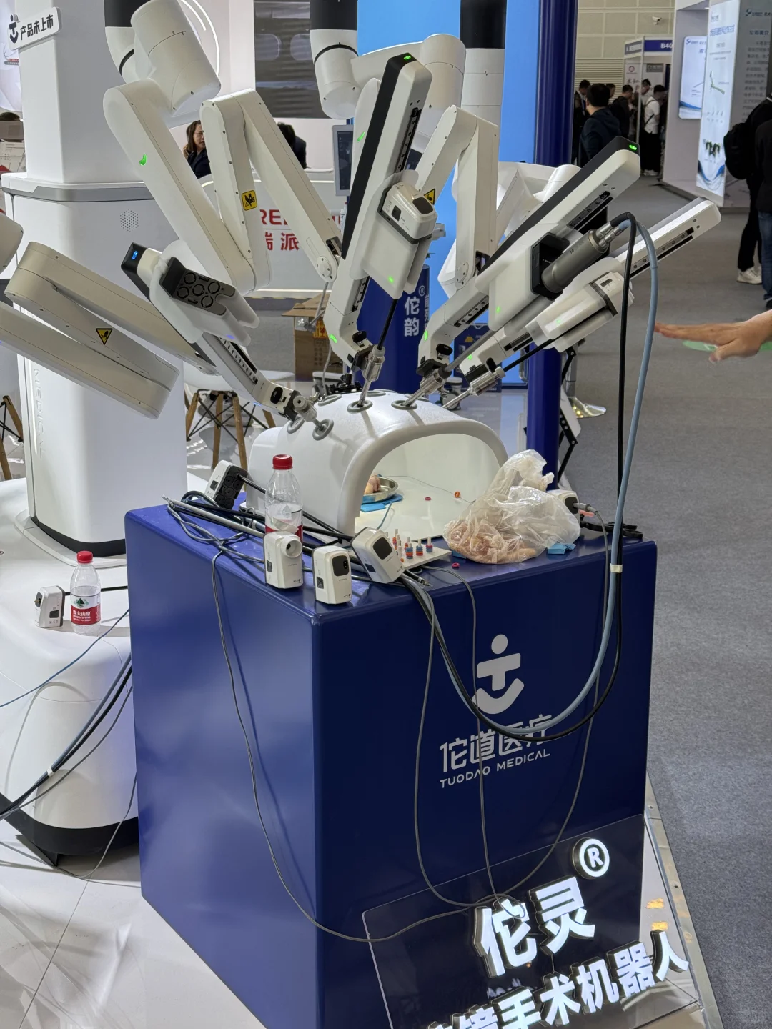 手术机器人啥时候能卷到十万块钱一台啊?