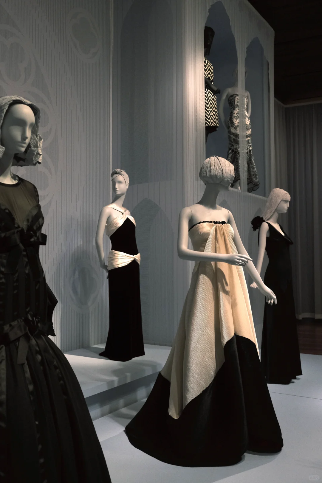 优雅是永不褪色的魅力｜de young高定展