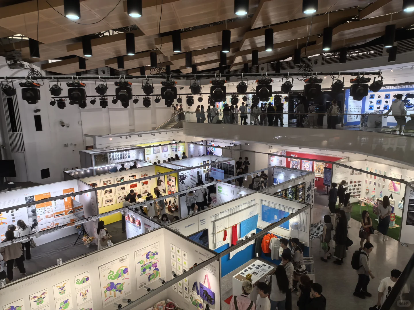 西美毕业展/创意集市此人就这样去逛