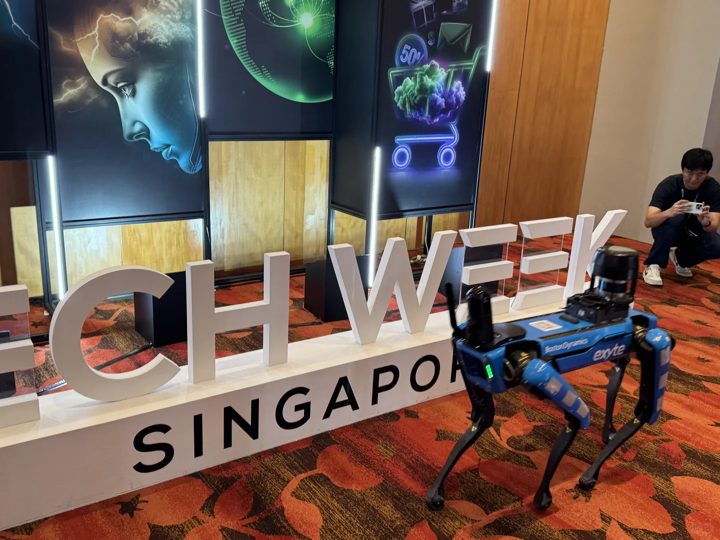 来参加新加坡科技周??Tech Week啦