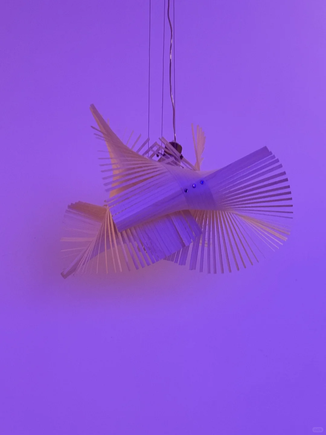 北京启皓艺术馆:光之线条,灯光跟线条的交错