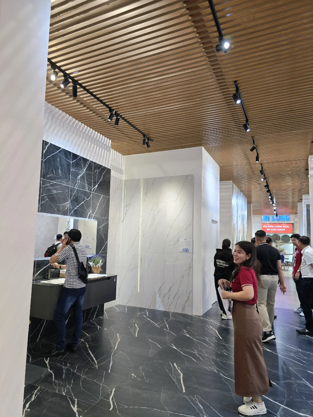 今天去逛了胡志明国际建材展