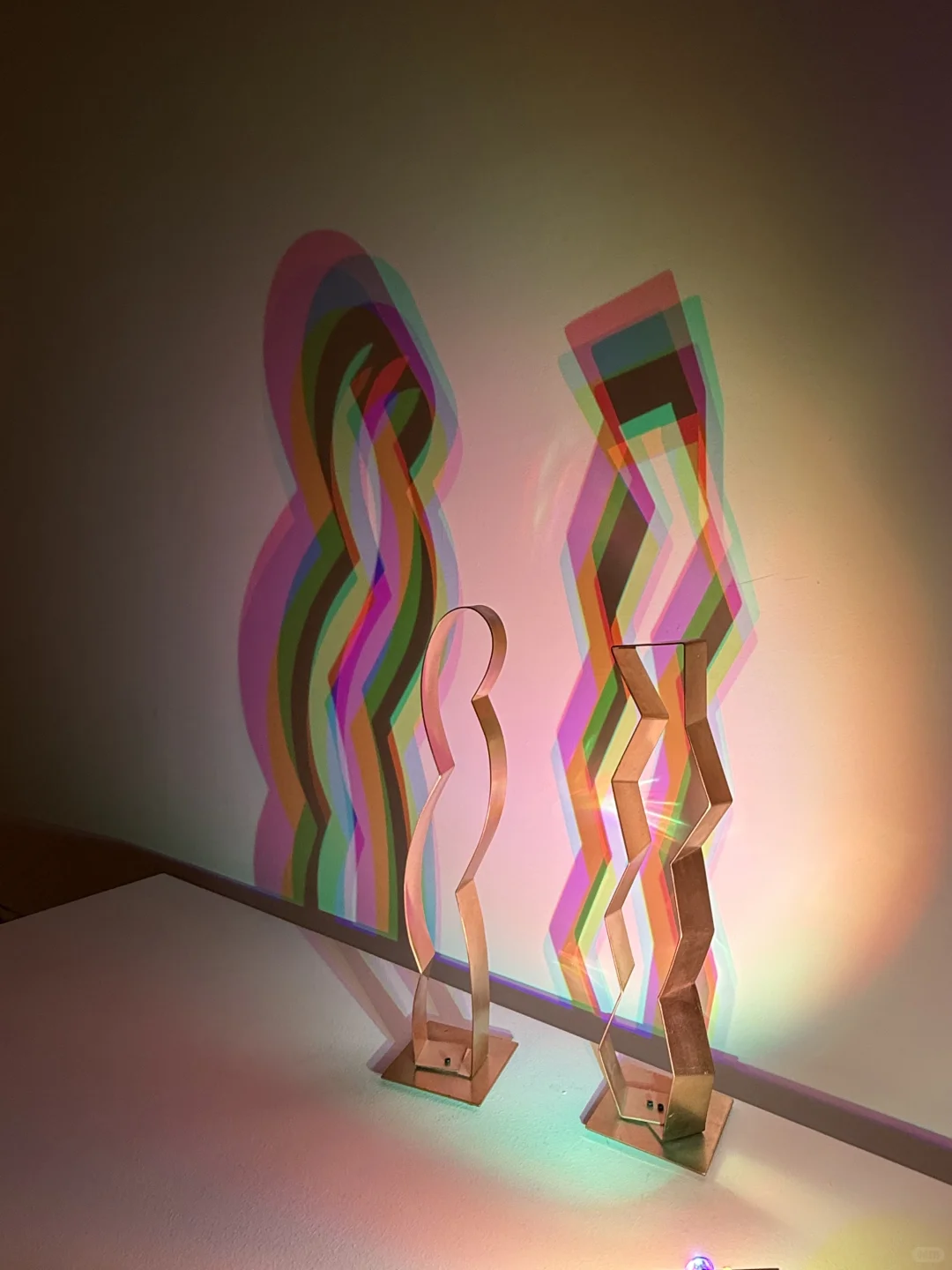 北京启皓艺术馆:光之线条,灯光跟线条的交错