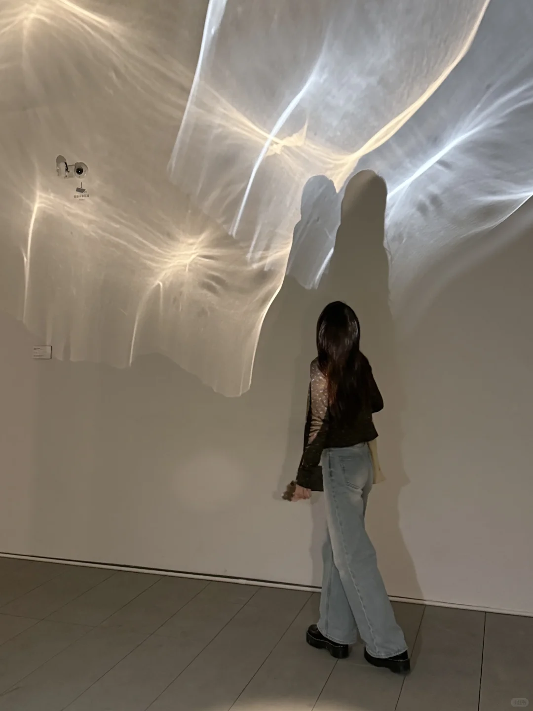 北京启皓艺术馆:光之线条,灯光跟线条的交错