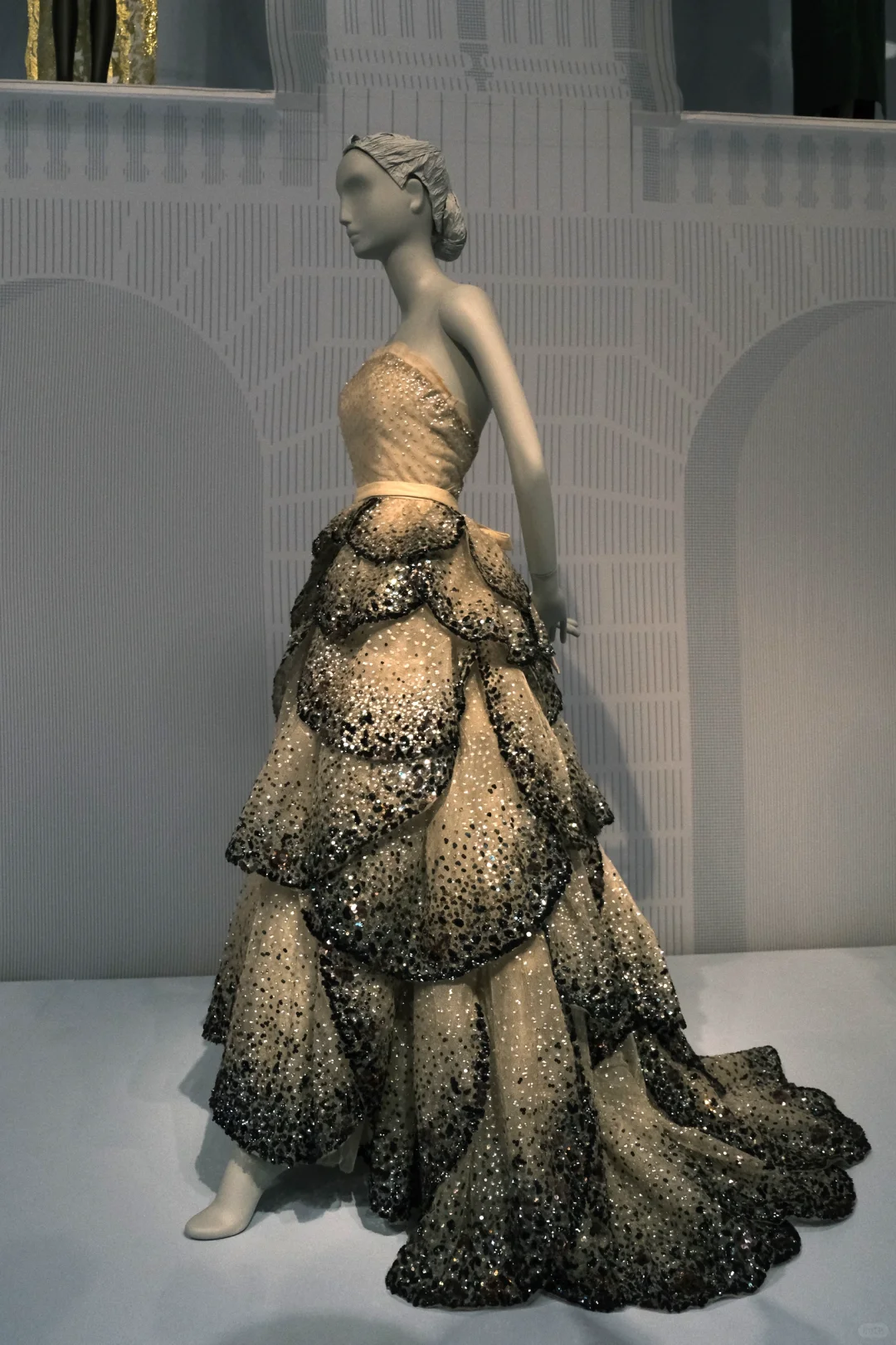 优雅是永不褪色的魅力｜de young高定展