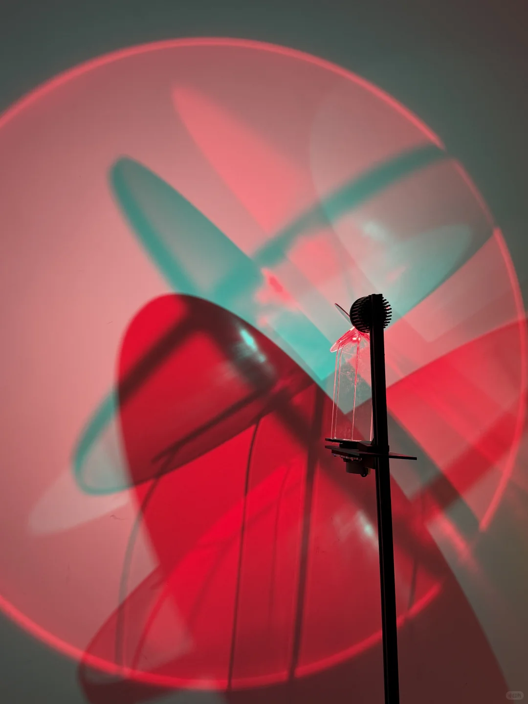 北京启皓艺术馆:光之线条,灯光跟线条的交错