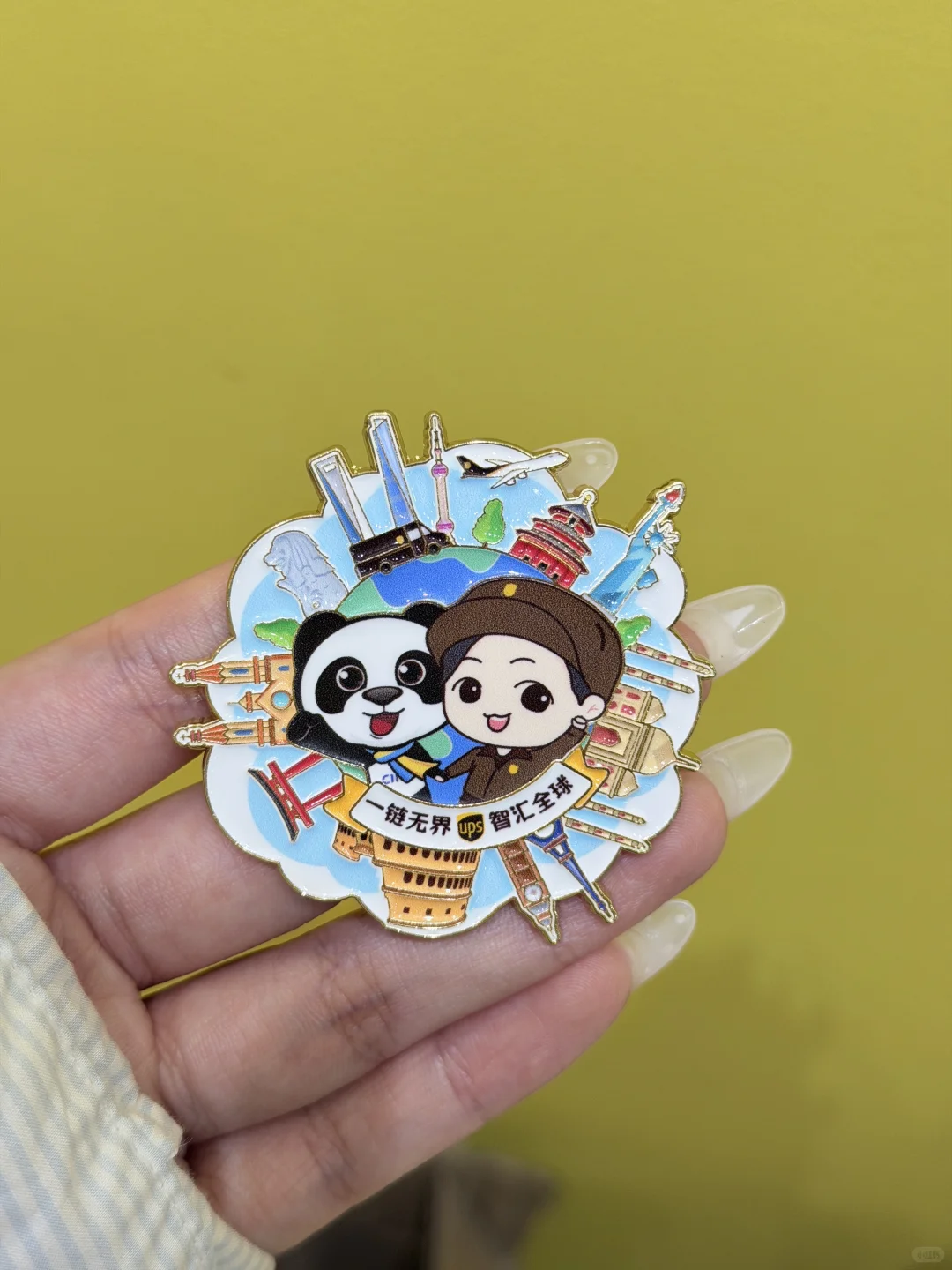 进博展台打卡免费领徽章！速来rua可爱～