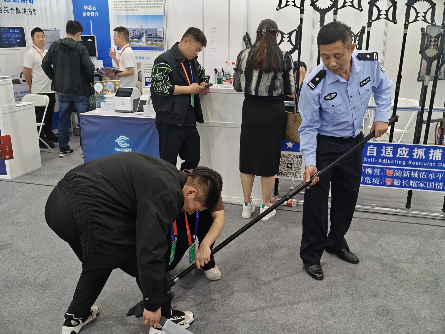 北京警用装备展简直是每个男生的梦工厂！