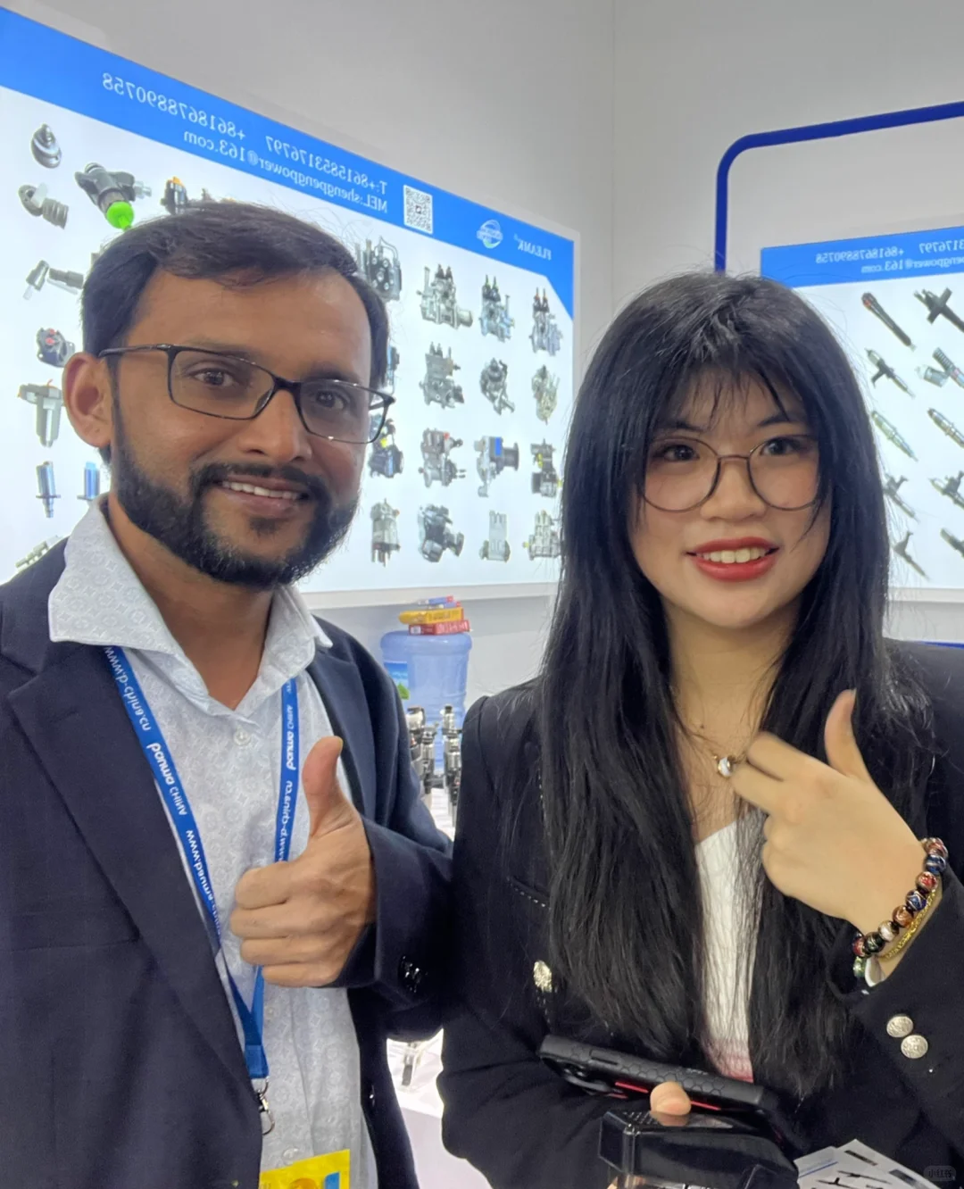 宝马展人真的很多！翻译很顺利~