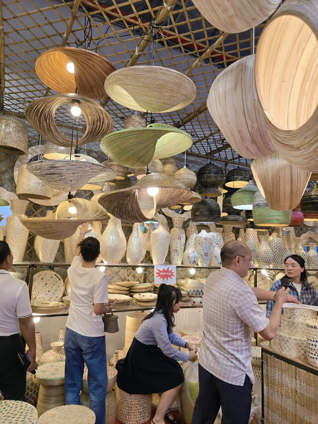 今天去逛了胡志明国际建材展