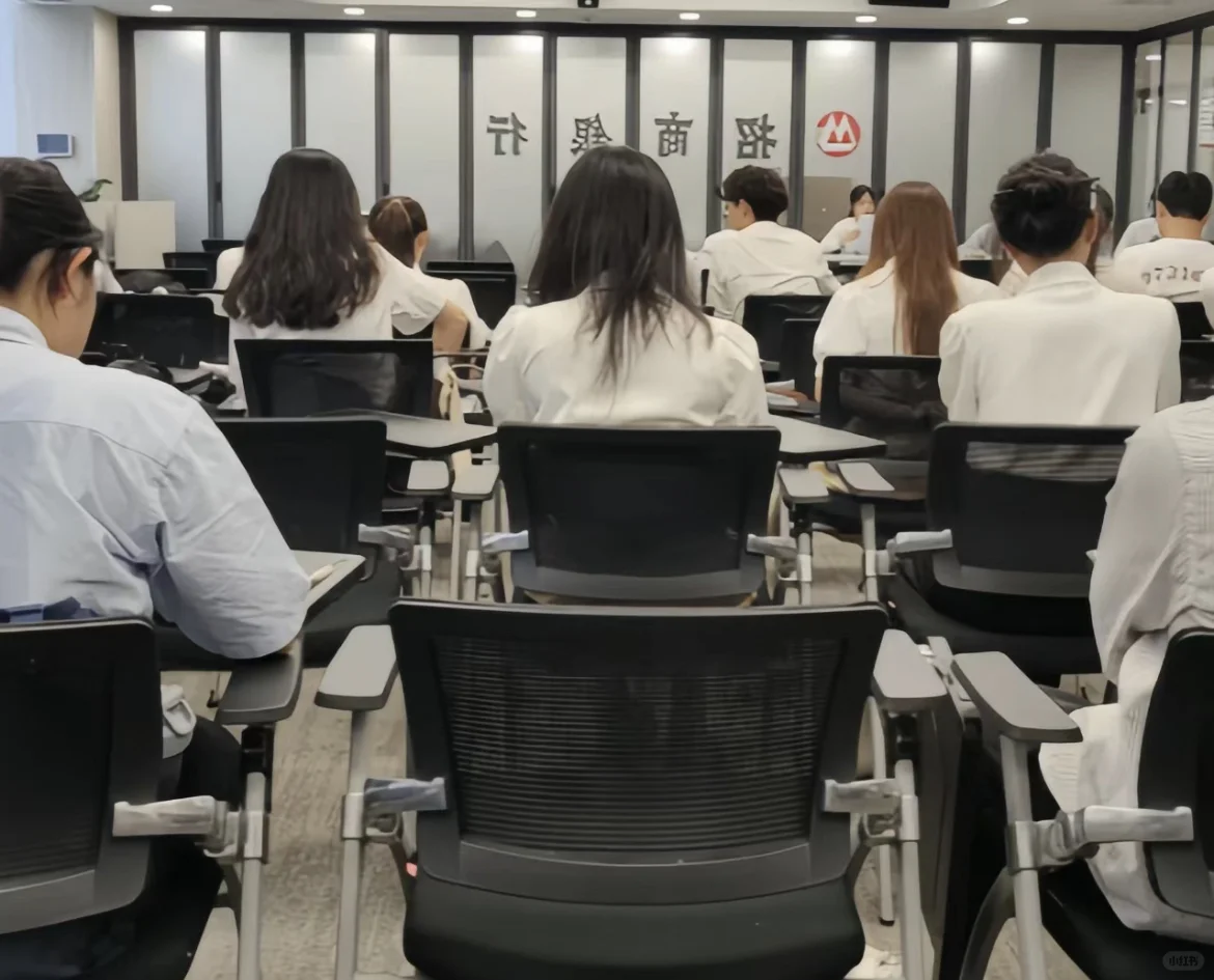 招行面试一轮过了,群面感觉挺难的...