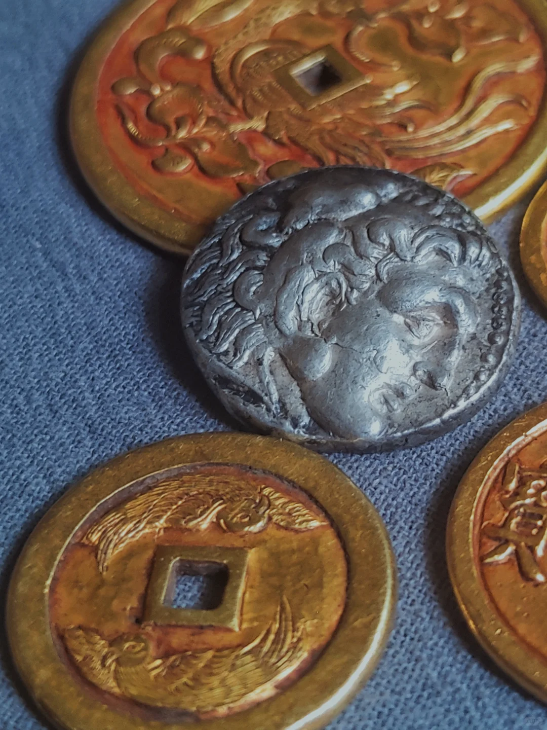 金价今日晚间以突破977!很快破千。