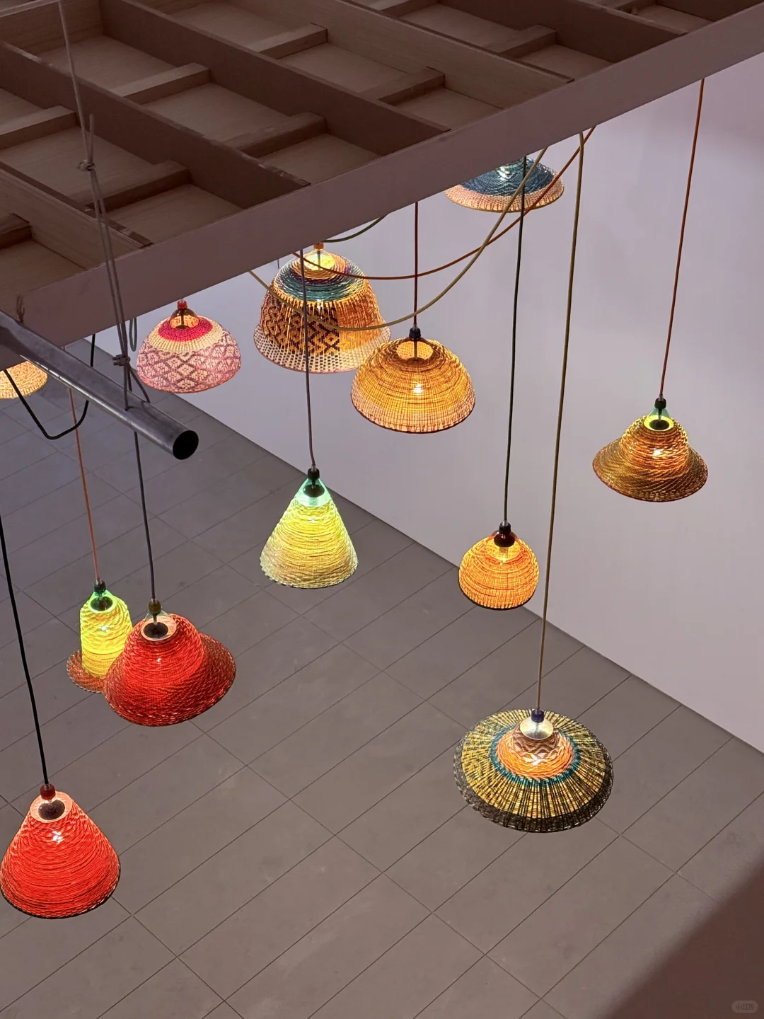 北京启皓艺术馆:光之线条,灯光跟线条的交错