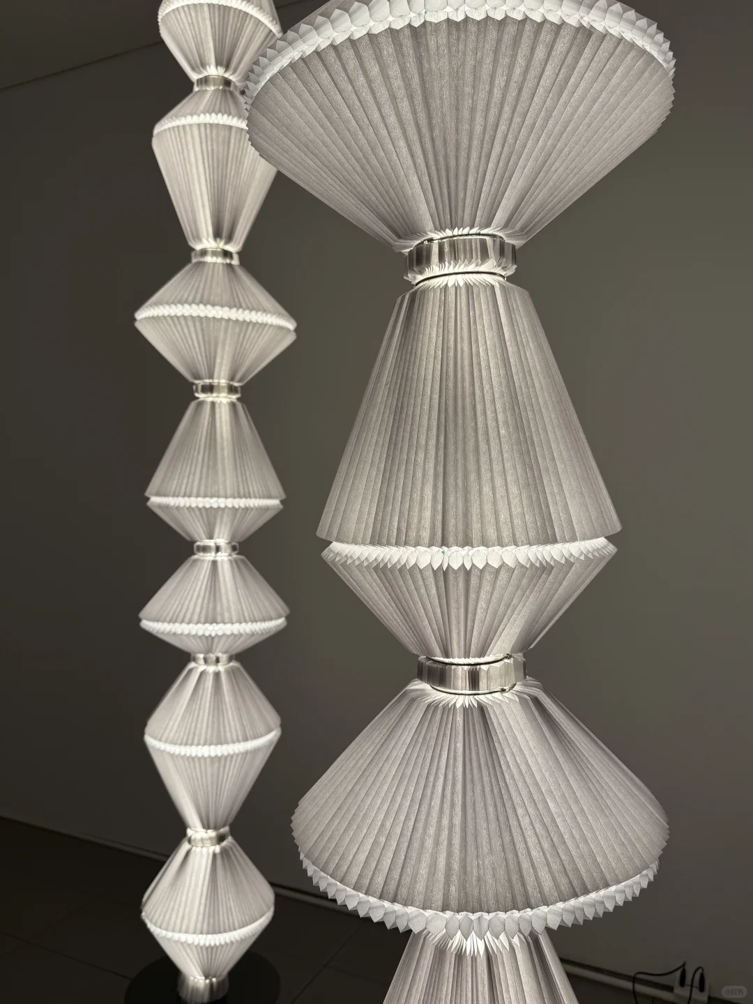 北京启皓艺术馆:光之线条,灯光跟线条的交错