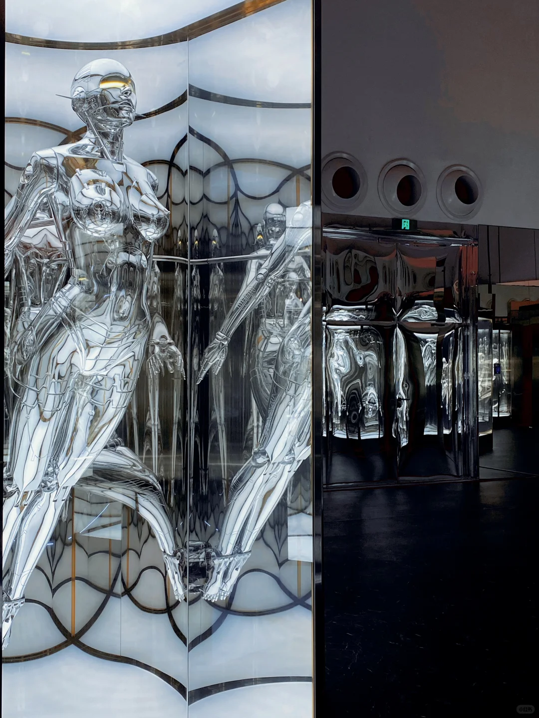 深圳|提前看展? 空山基?还能更抽象吗