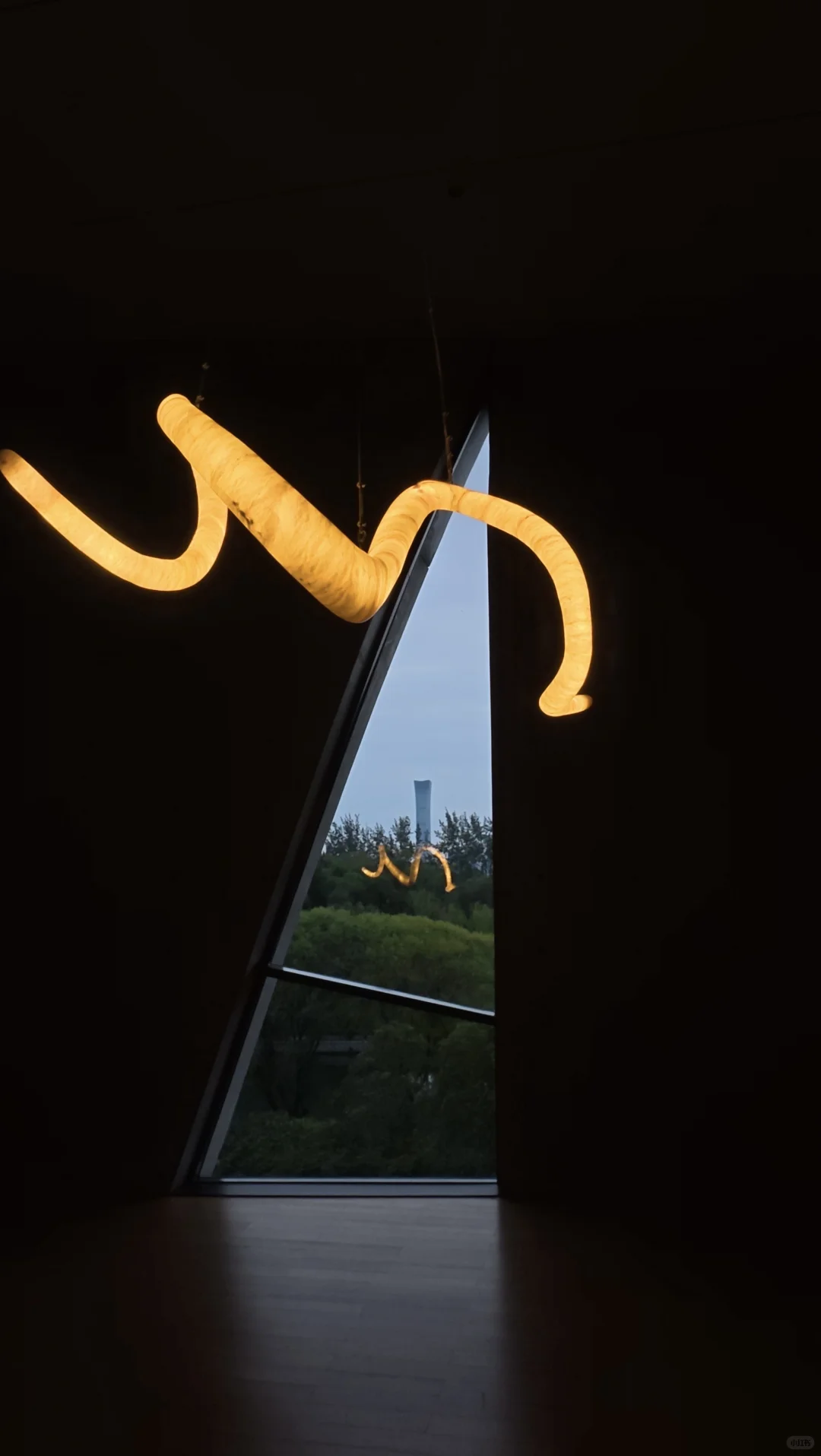 北京启皓艺术馆:光之线条,灯光跟线条的交错