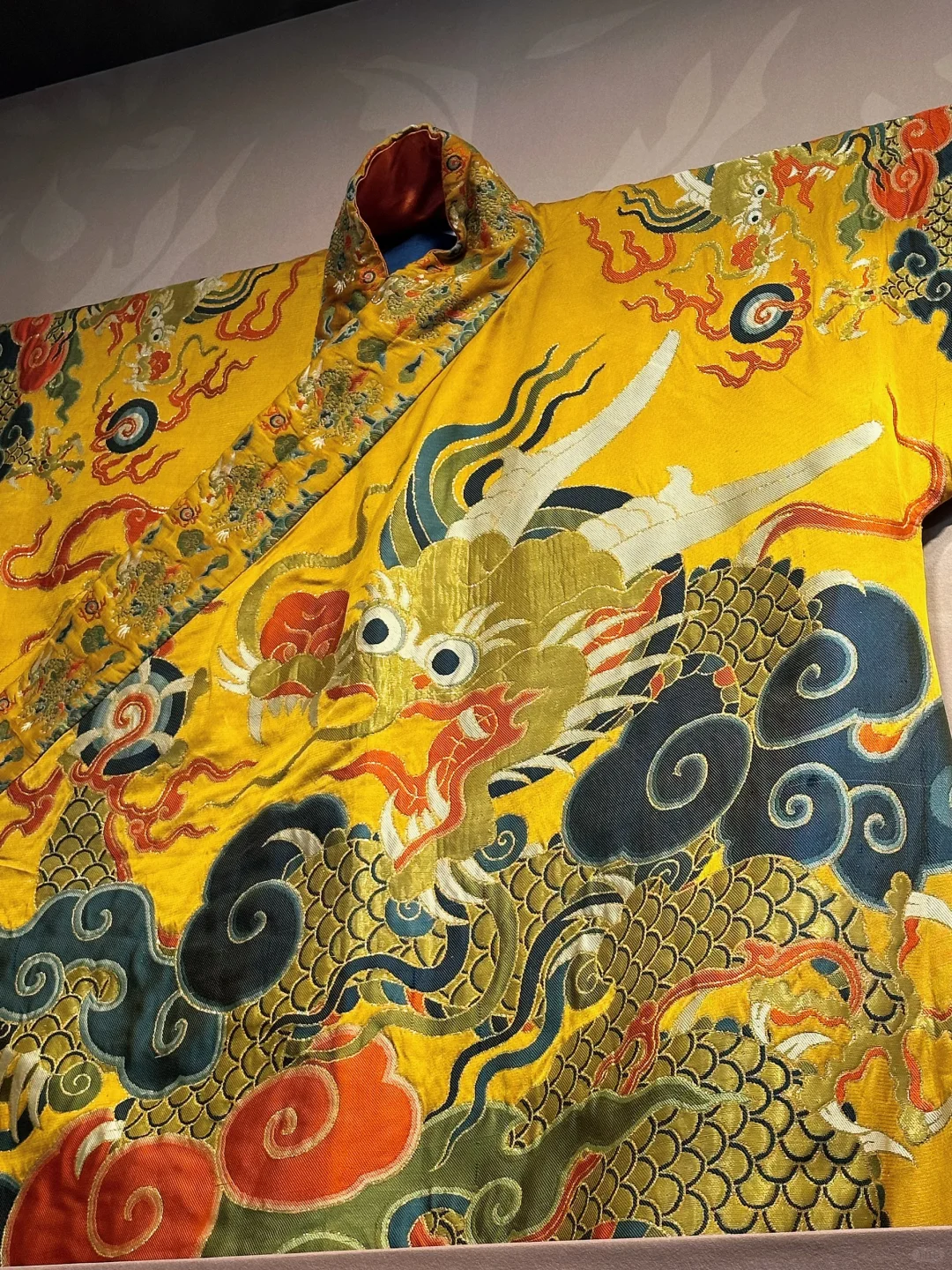 《许我耀眼》里的非遗服饰,在民族宫看个够~