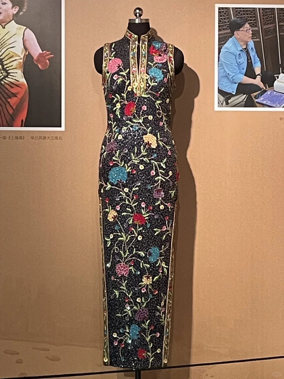 一领一扣 尽显东方古典美 沪港名媛旗袍展