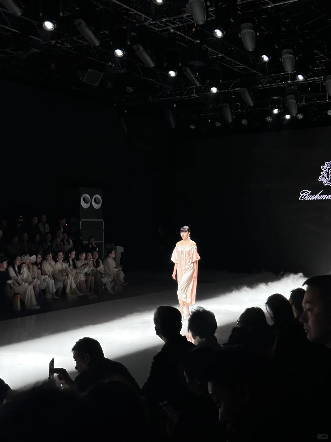 被英歌舞开场秀震撼!南油荔秀采购节太绝啦