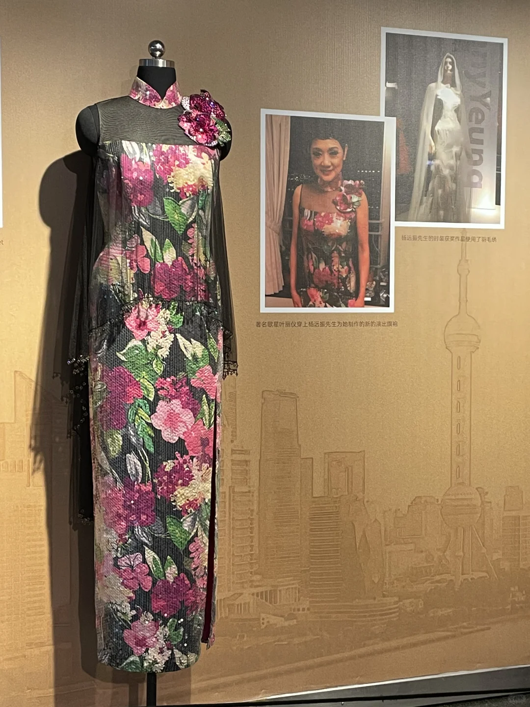 一领一扣 尽显东方古典美 沪港名媛旗袍展