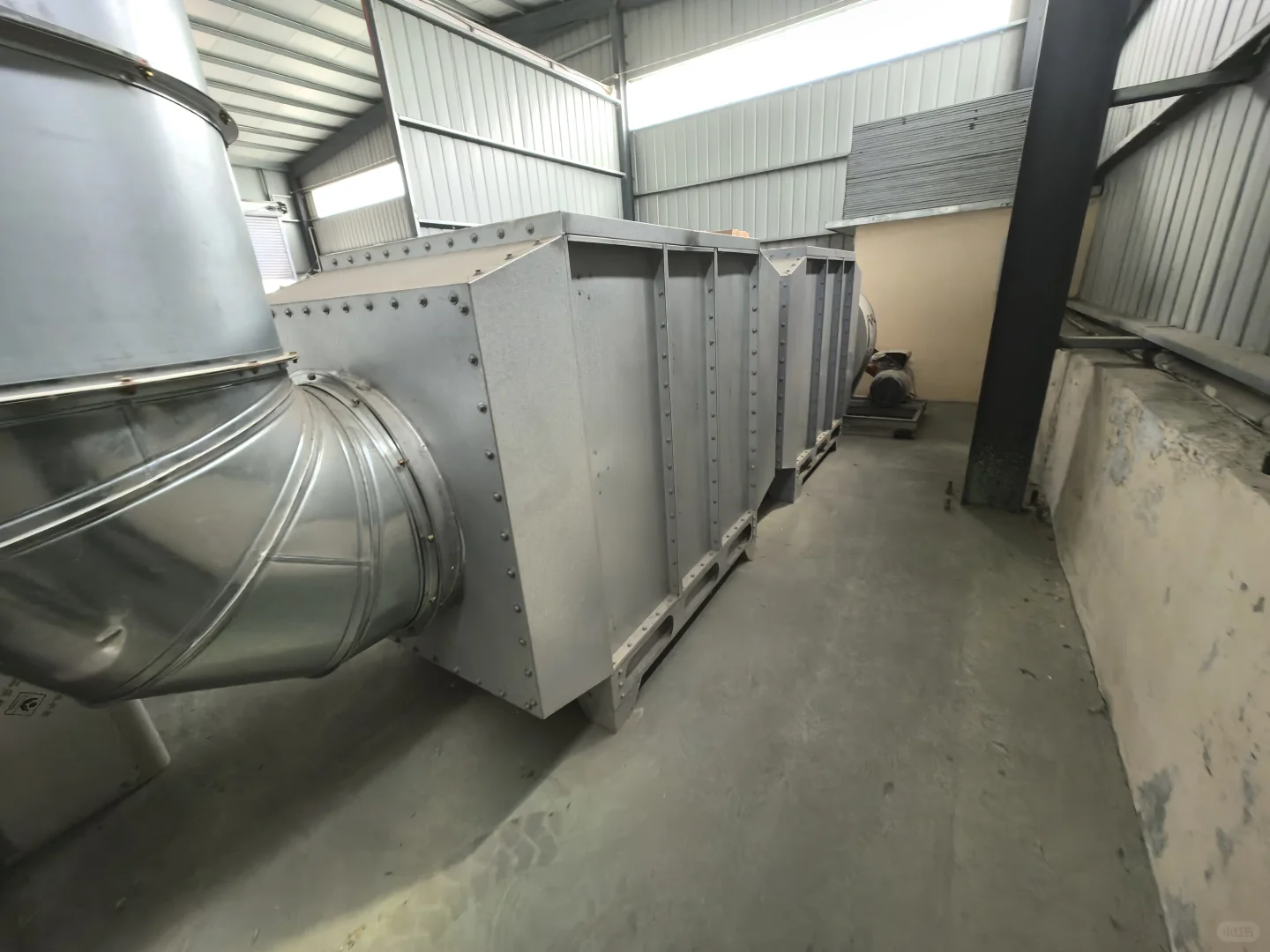 在山东有一家专业做喷漆房的厂家