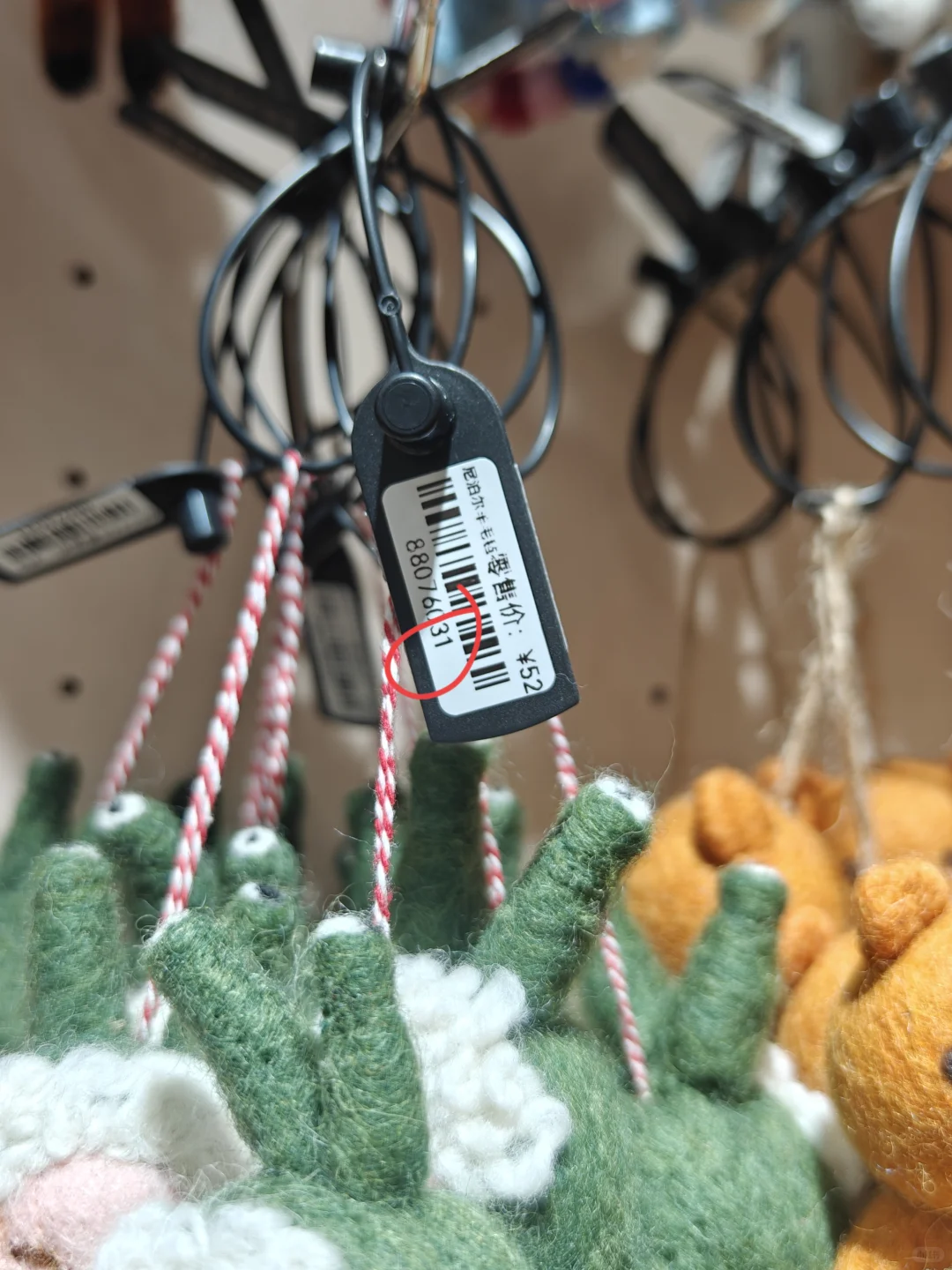 义乌商贸城潮玩区价签里的秘密