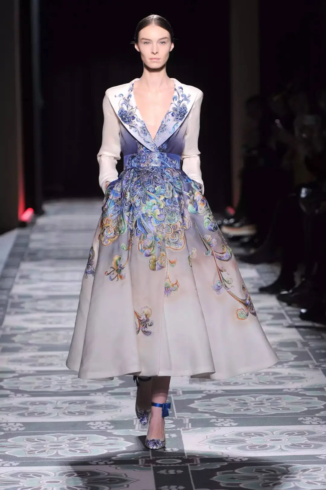 绝美中国风| 走向国际的《敦煌》的时装秀