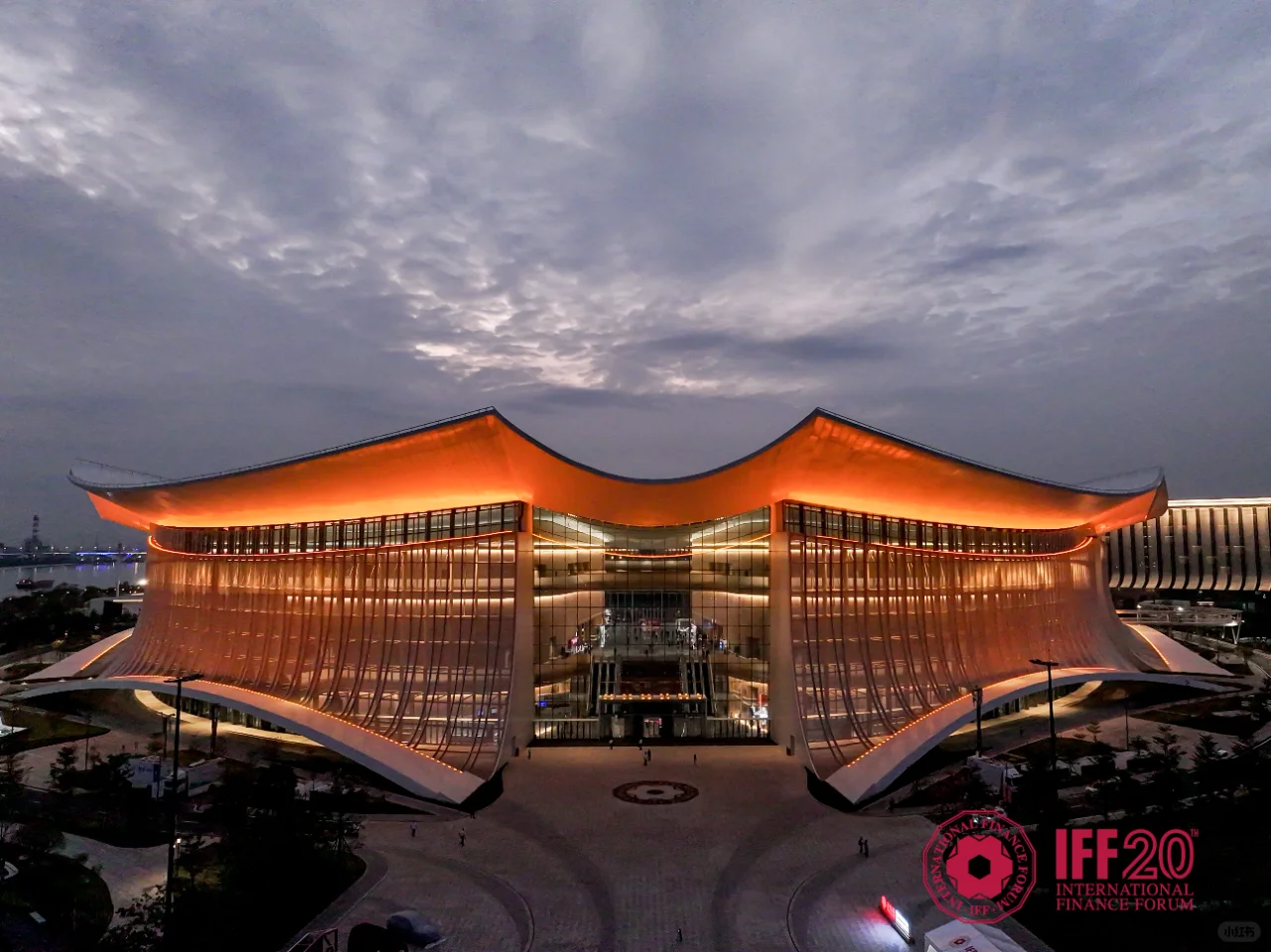 如何用一场国际论坛链接50国政商领袖?