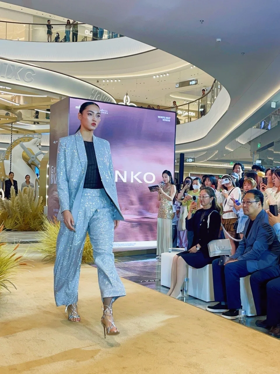 起猛了！呼市真的变“沪市”了！视觉盛宴…