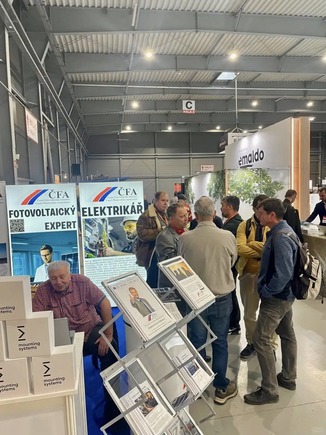 暴走2万步！捷克光伏展真的太炸了！?