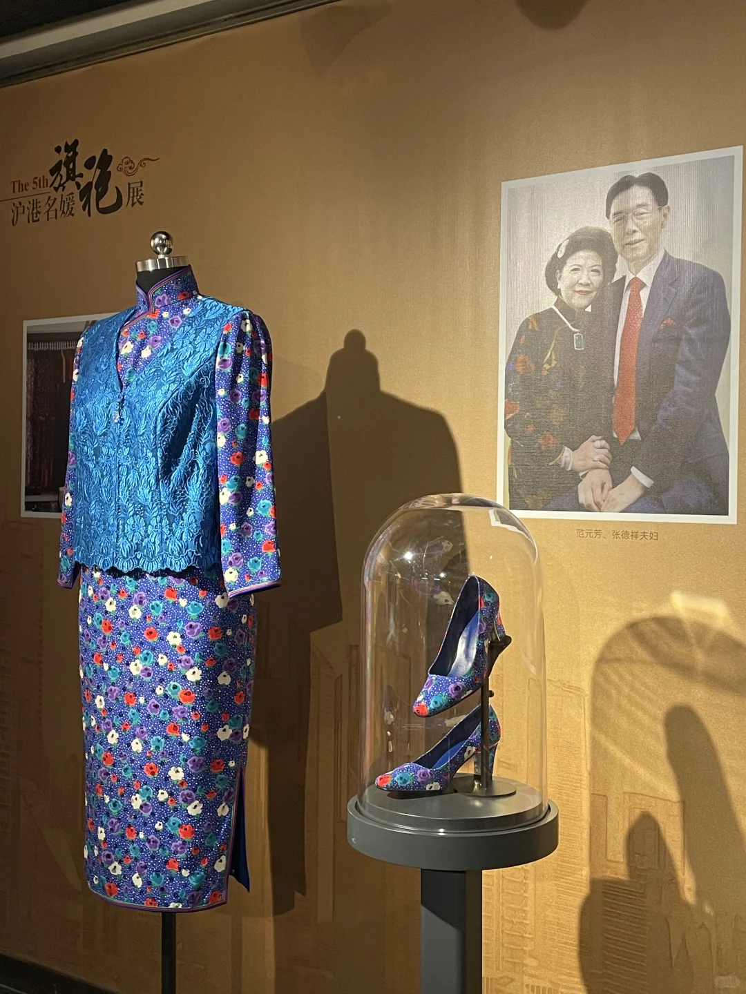 一领一扣 尽显东方古典美 沪港名媛旗袍展