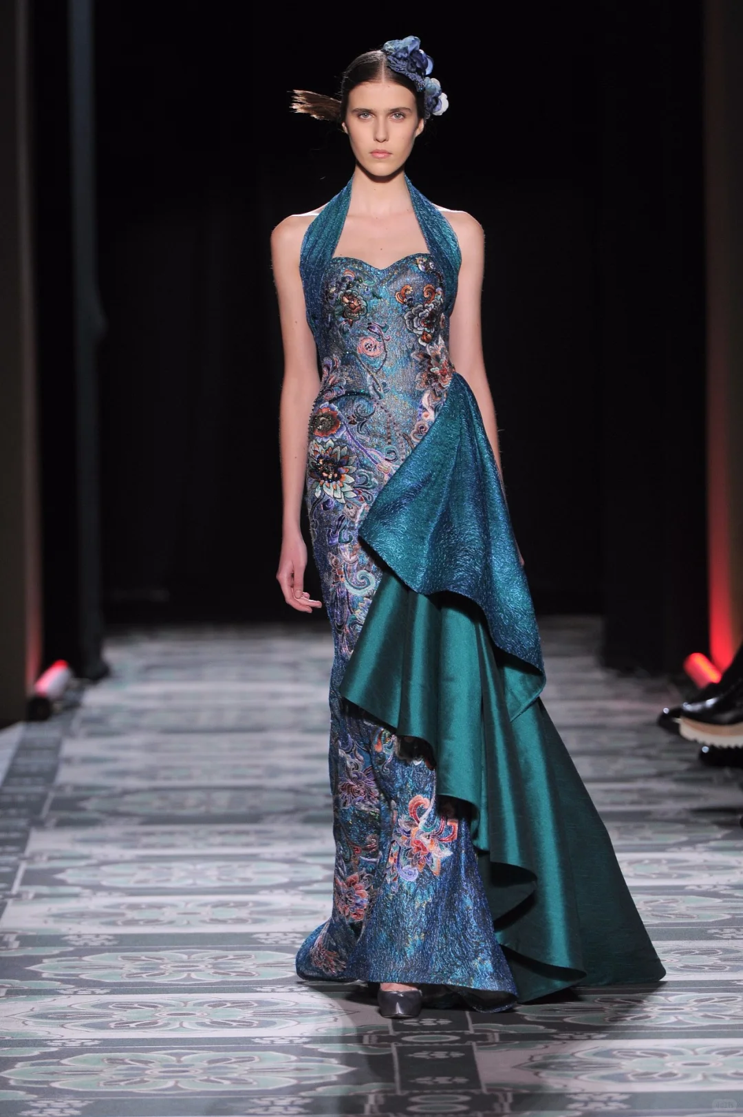 绝美中国风| 走向国际的《敦煌》的时装秀