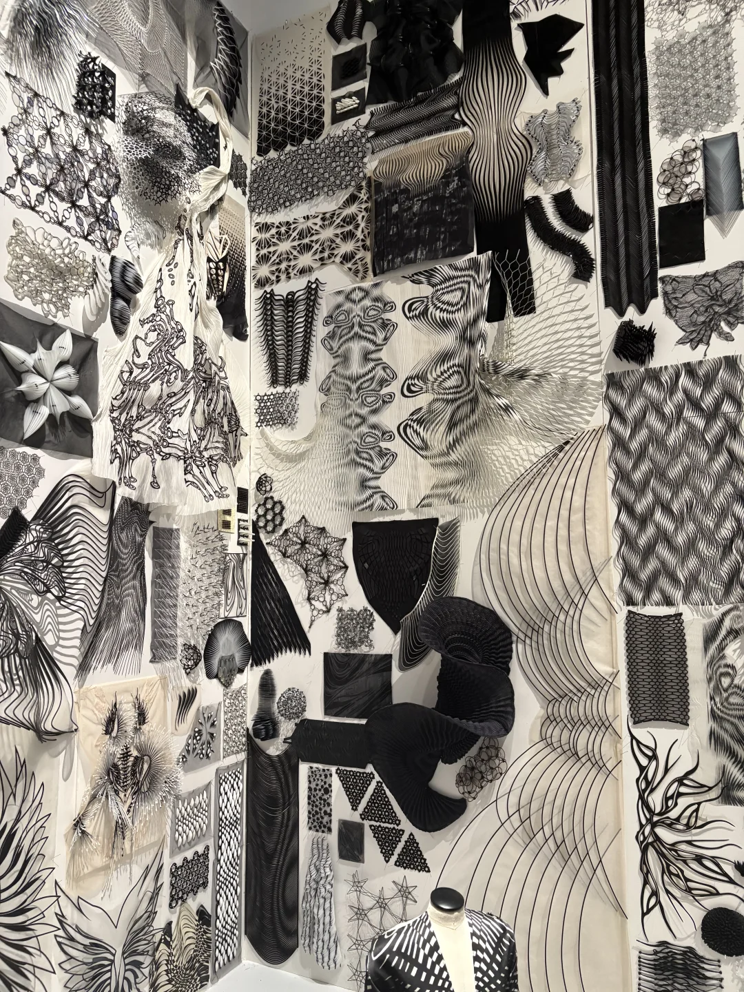 令人惊叹的灵感版?? Iris van Herpen展览