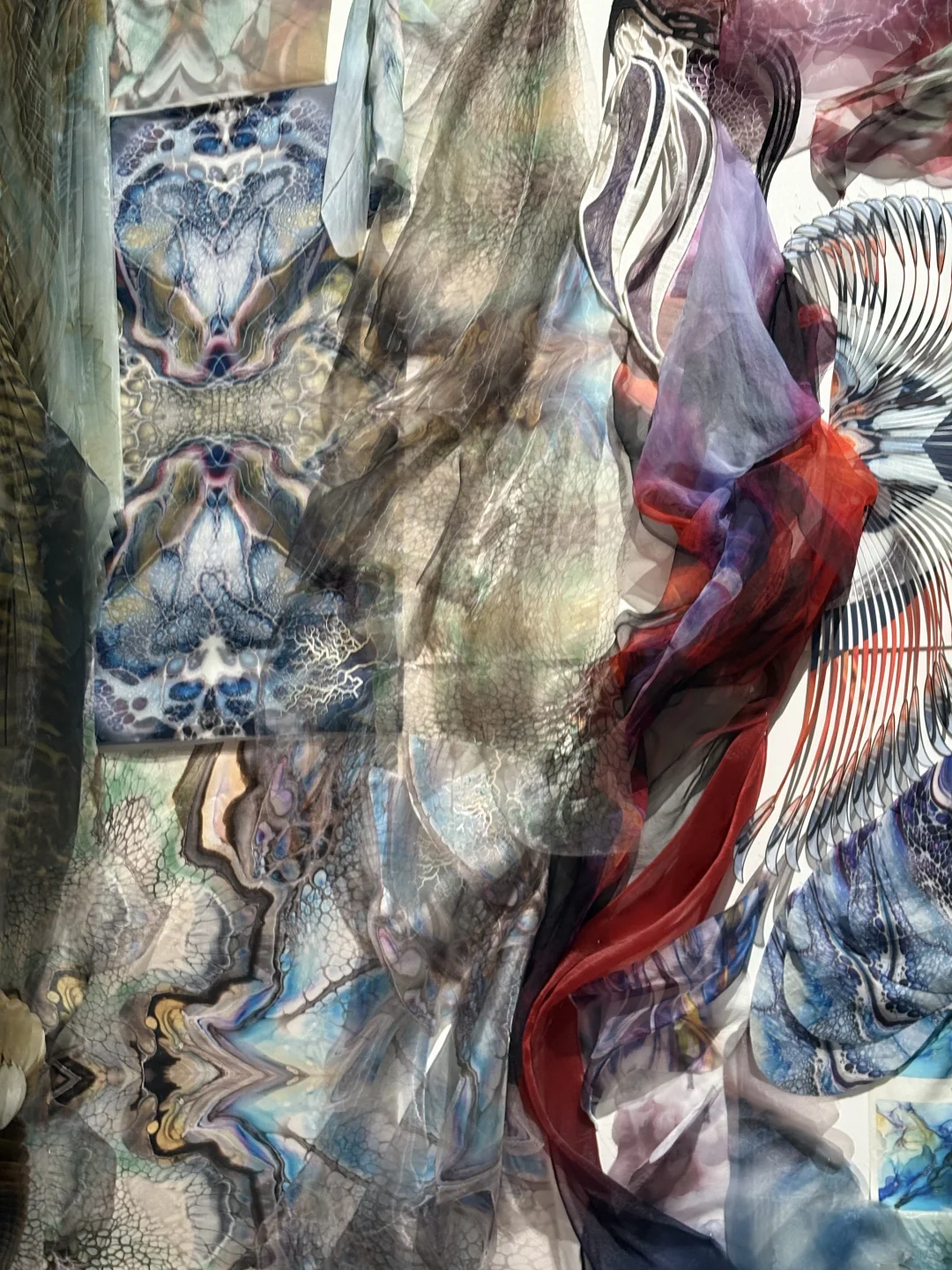 令人惊叹的灵感版?? Iris van Herpen展览