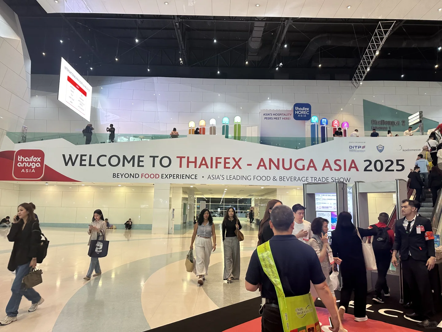 两个月跑了两国展会,我突然有点清醒了…