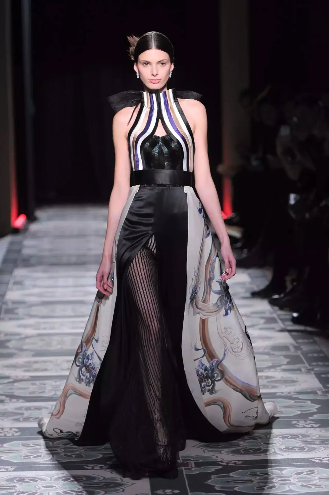 绝美中国风| 走向国际的《敦煌》的时装秀