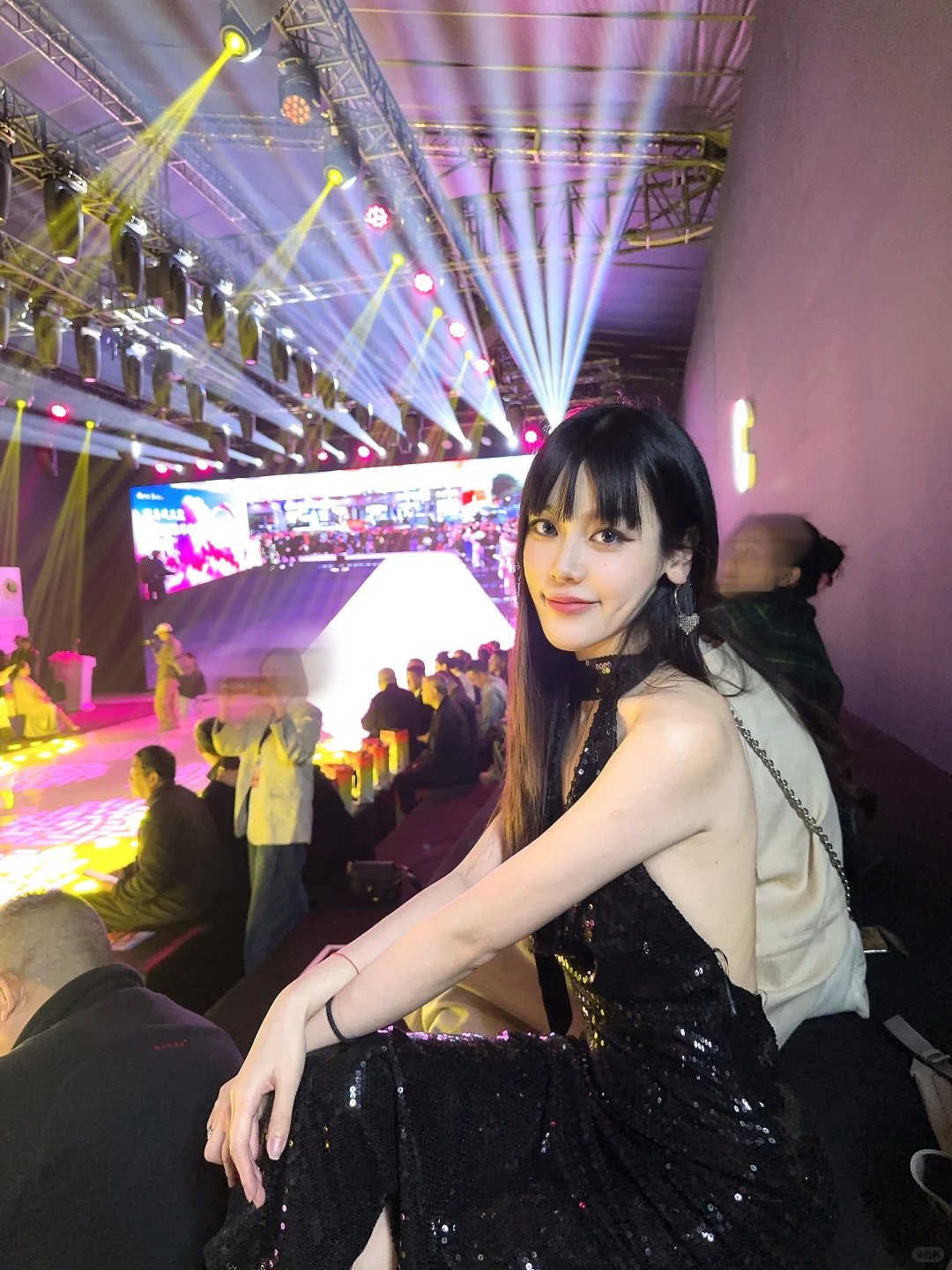 被英歌舞开场秀震撼!南油荔秀采购节太绝啦