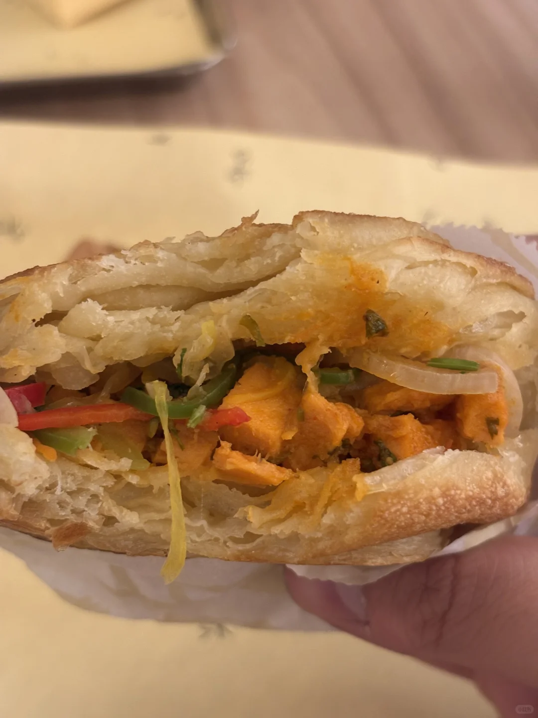 迪拜探店 06:爆火的中东版肉夹馍 KLAY