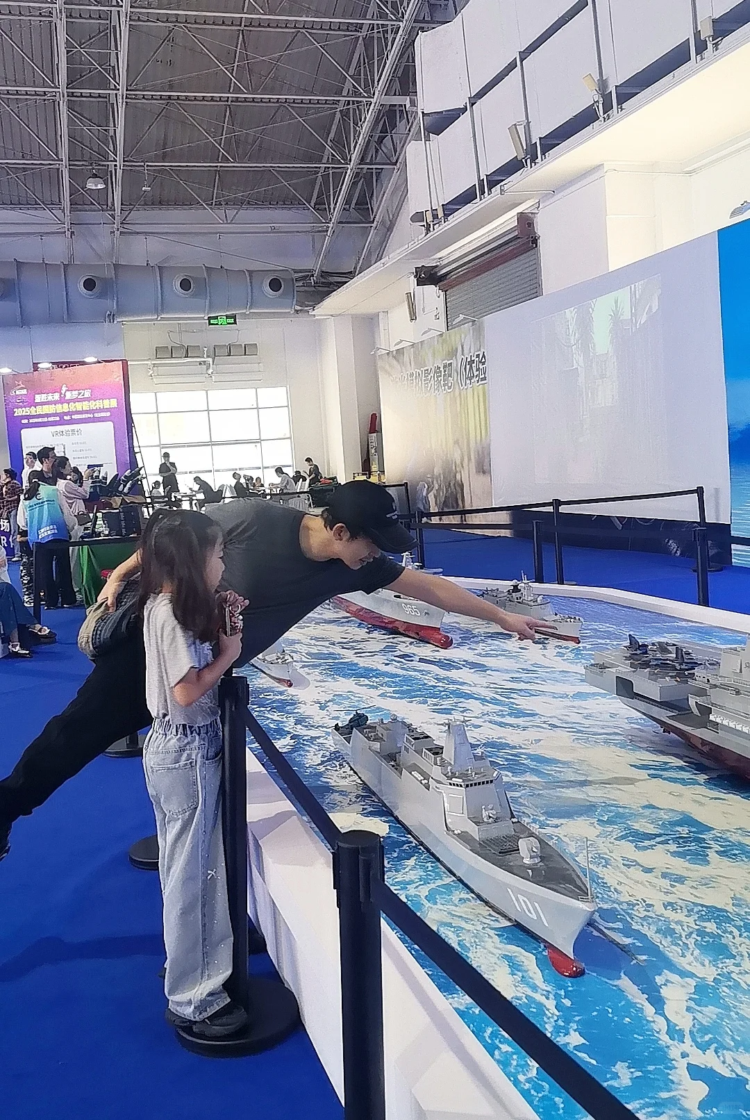 亲子遛娃2025全国国防信息化智能化科普展