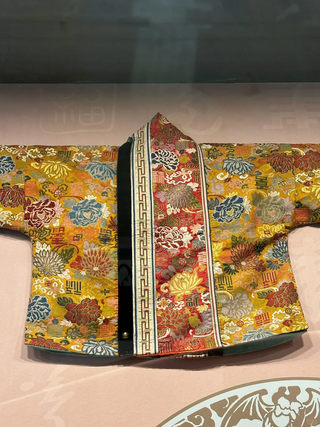 《许我耀眼》里的非遗服饰,在民族宫看个够~