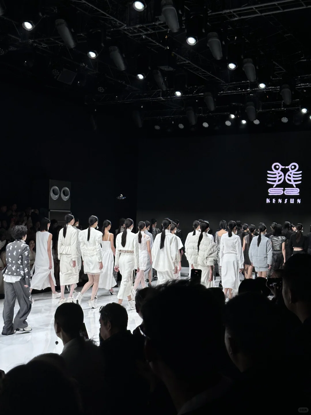 被英歌舞开场秀震撼!南油荔秀采购节太绝啦