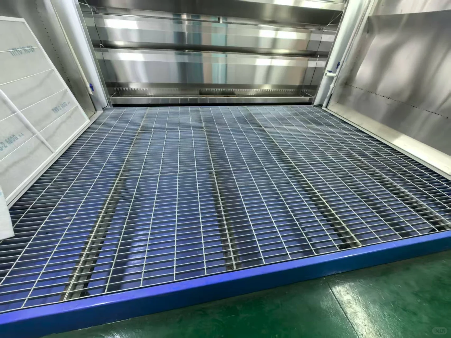 在山东有一家专业做喷漆房的厂家