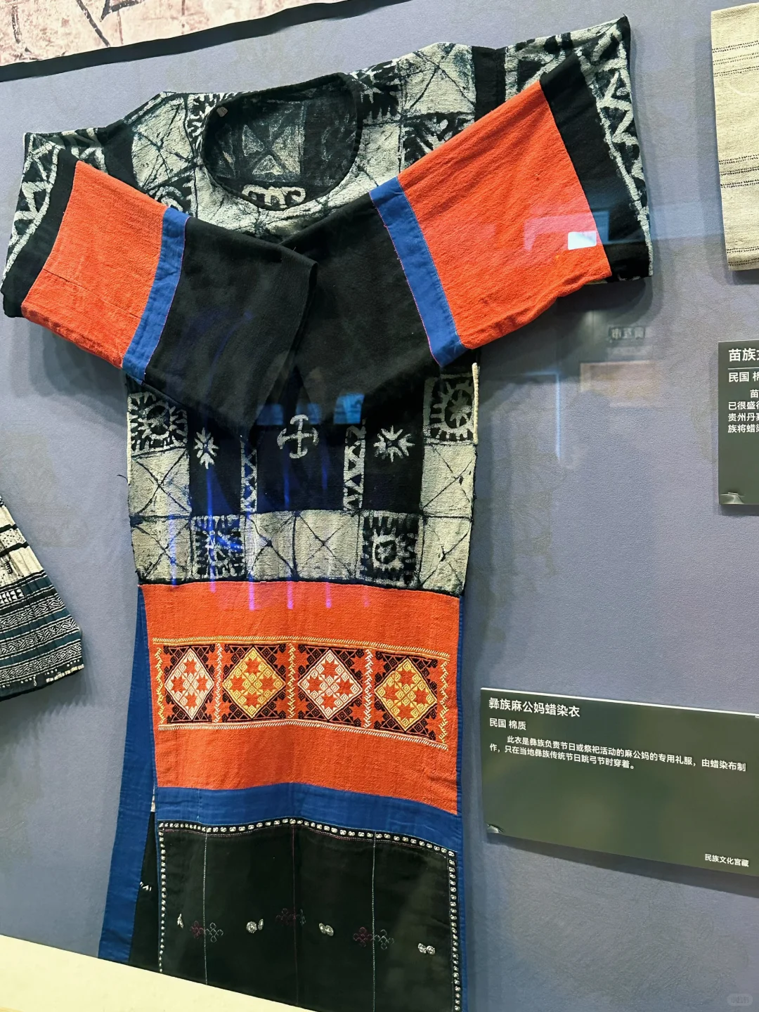 《许我耀眼》里的非遗服饰,在民族宫看个够~