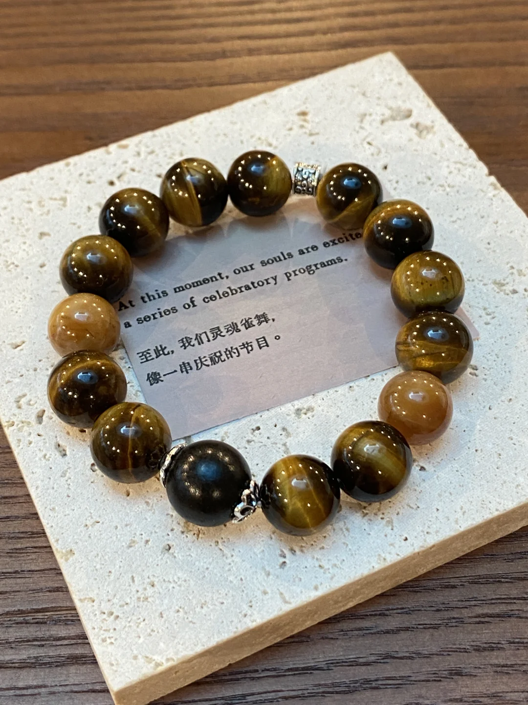 巨物手串展览，当超现实主义映入现实！