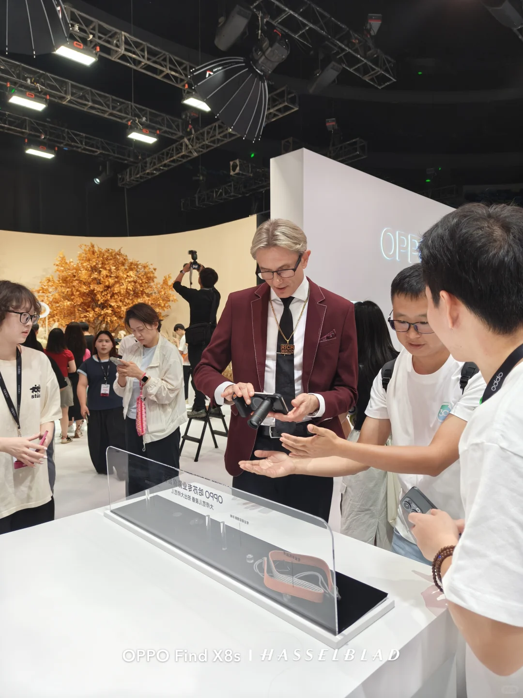 我竟然在OPPO发布会拍到了法拉利先生
