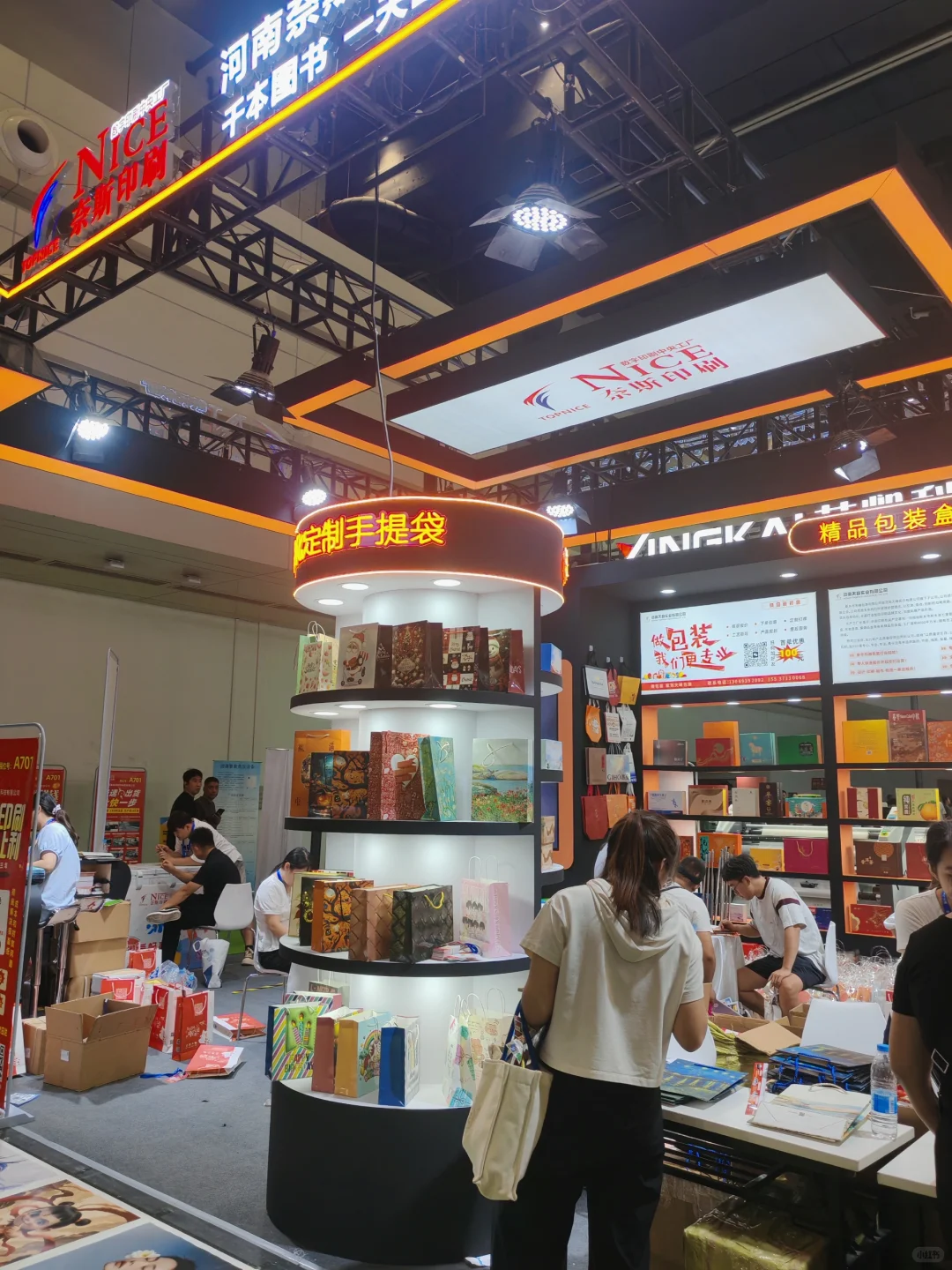 做设计这么久，第一次实景看到印刷过程