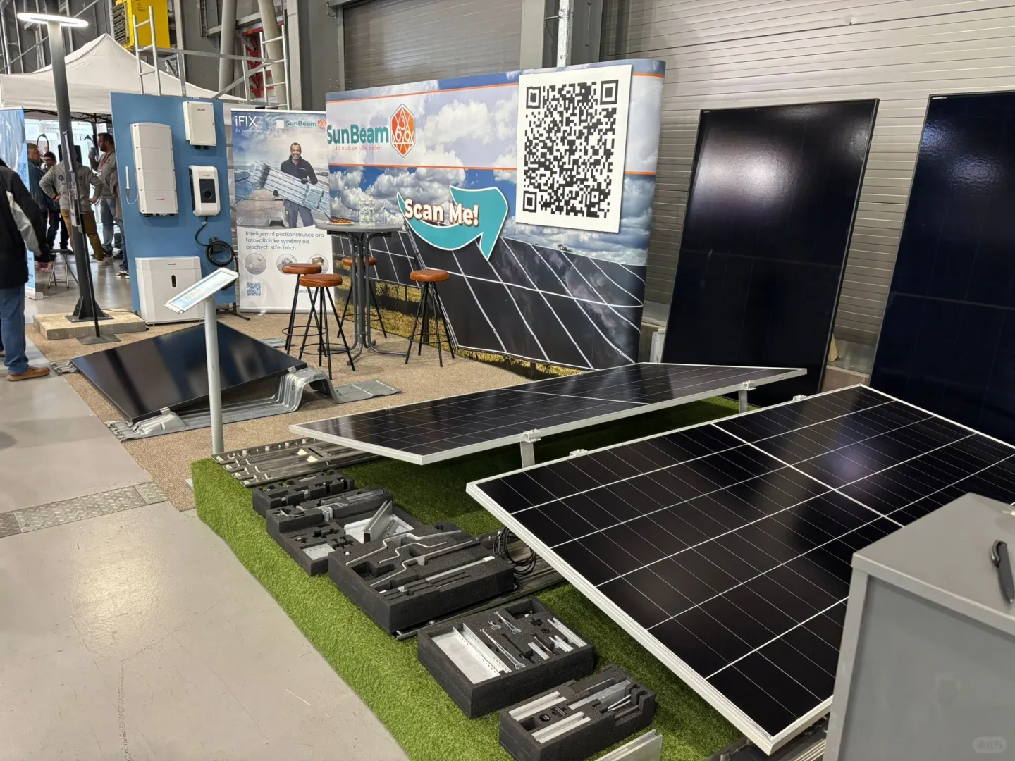 暴走2万步！捷克光伏展真的太炸了！?