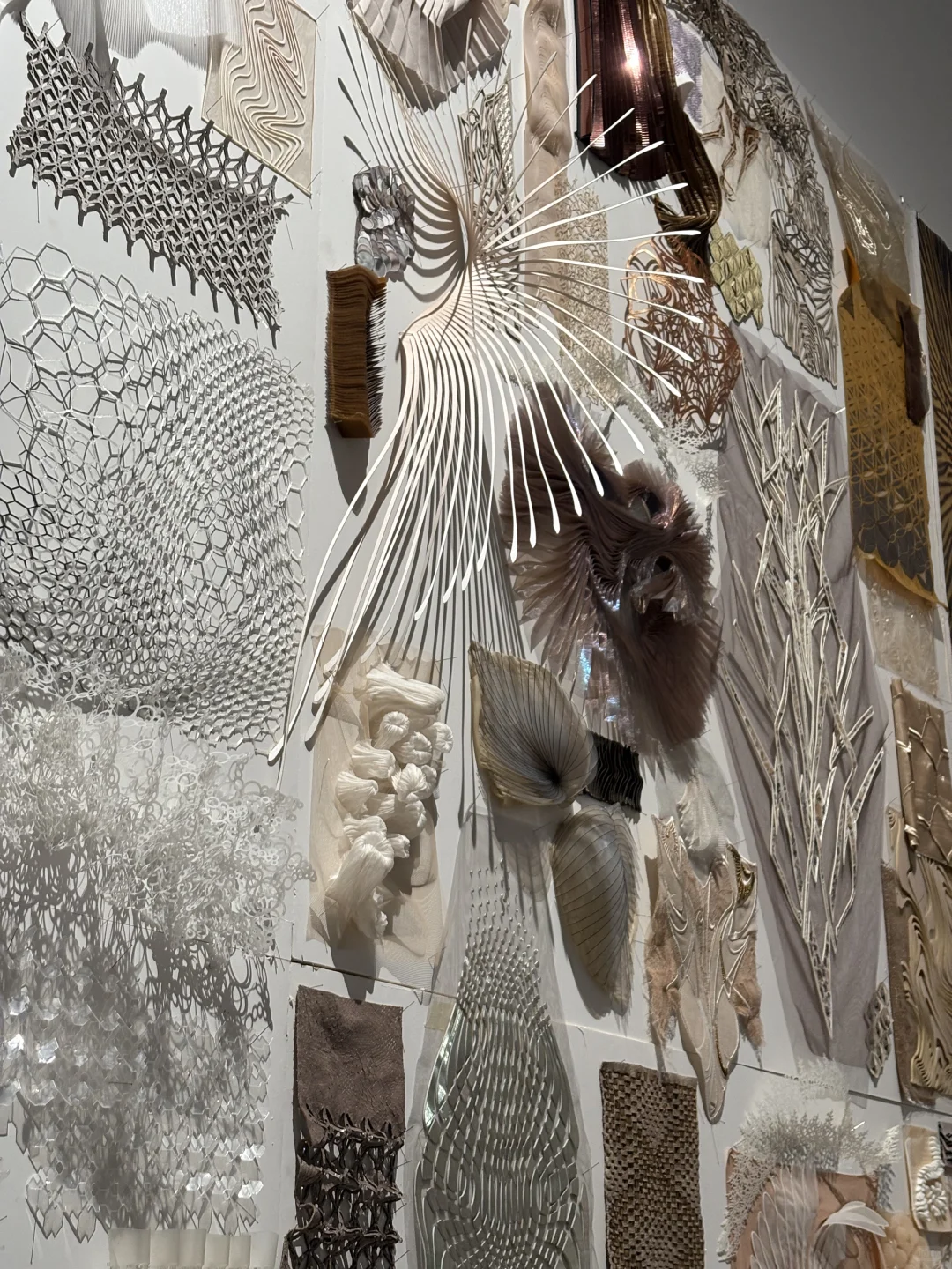 令人惊叹的灵感版?? Iris van Herpen展览