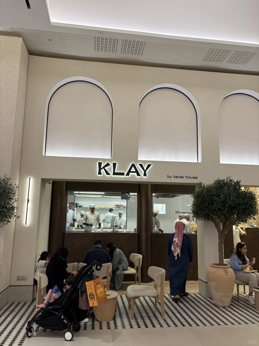 迪拜探店 06:爆火的中东版肉夹馍 KLAY