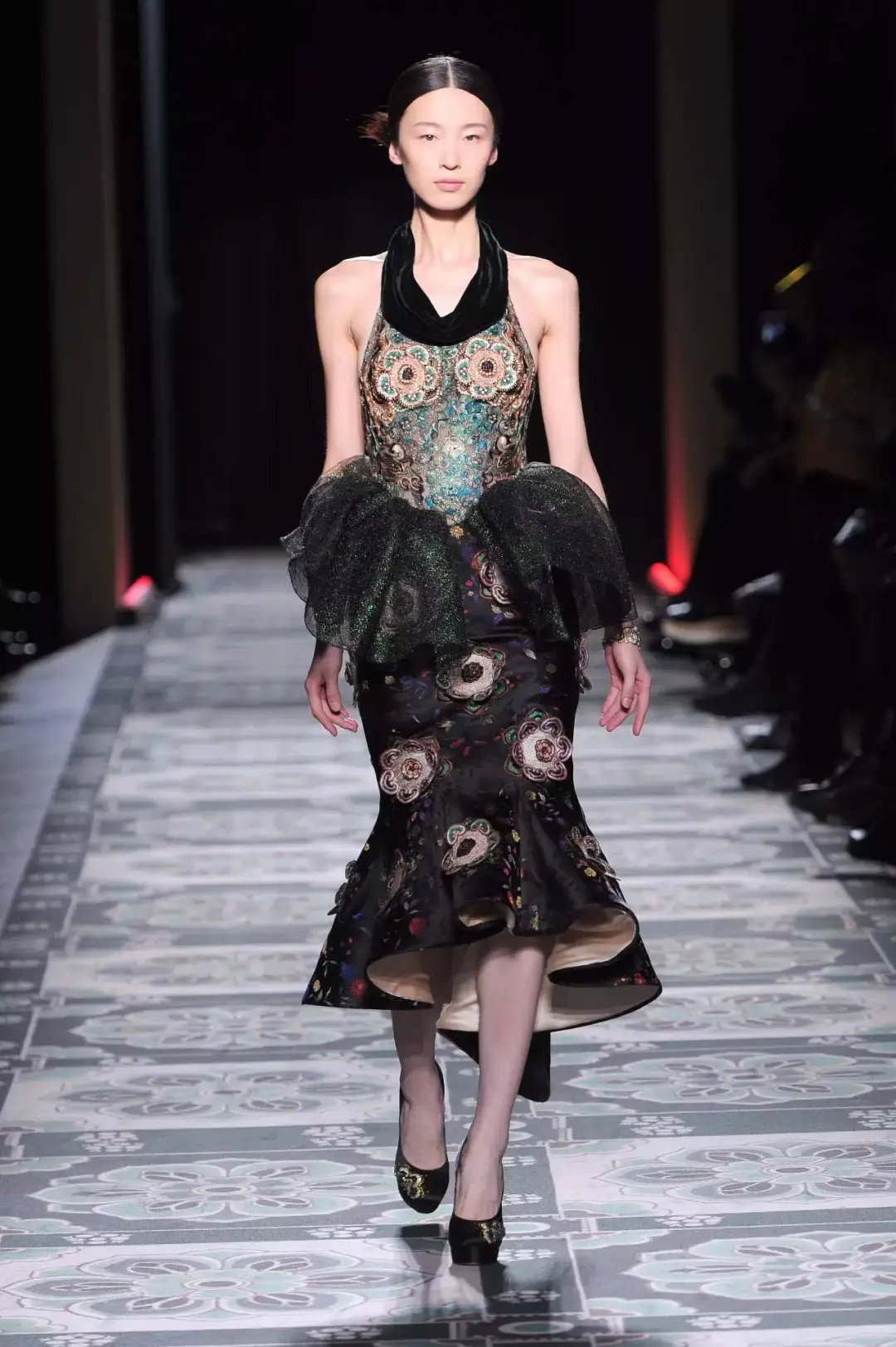 绝美中国风| 走向国际的《敦煌》的时装秀